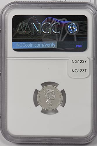 Collectible Coin Canada 1990 $30 platinum NGC Proof 69UC Polar bear.0.1oz platinum. Wildlife series NG1237