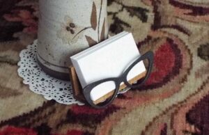 cat eyeglasses style wooden desktop business card holder