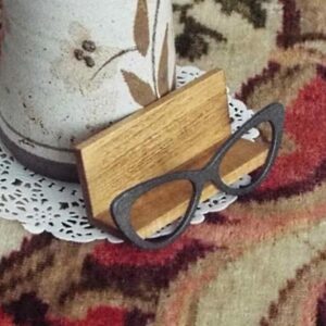 Cat Eyeglasses Style Wooden Desktop Business Card Holder