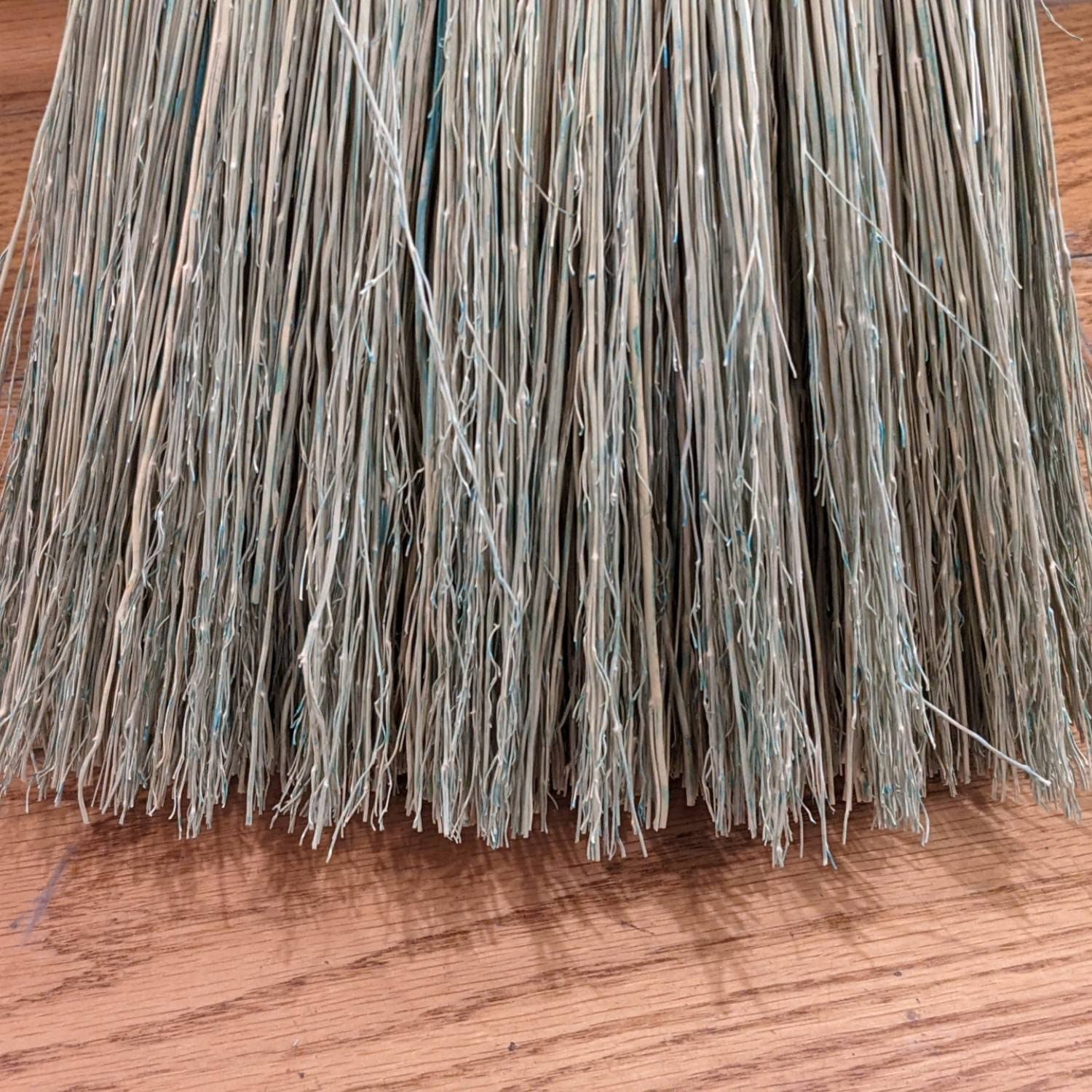 Lehman's Amish Made Barn Broom, Handmade of Corn Straw, Short 32 Inch Long