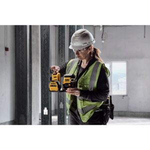 DEWALT 20V/12V MAX Laser Level Kit, Cross Line Laser and 2 Spot Laser, Green (DCLE34220G)