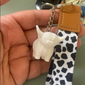 Sands3D Highland Cow Keychain, Cow Print Car Accessories, Cow Print Keychain, Cow Accessories, Cow Car Accessories, Highland Cow Decor, Cow Gifts, Highland Cow gifts, Cow Print Stuff, Cute Keychains