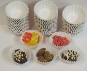 decony mini white baking cups cupcake liners ,candy cups - 1" x 3/4" ideal use for holding truffles , chocolate covered strawberries , candy and nuts - 1000 pc.