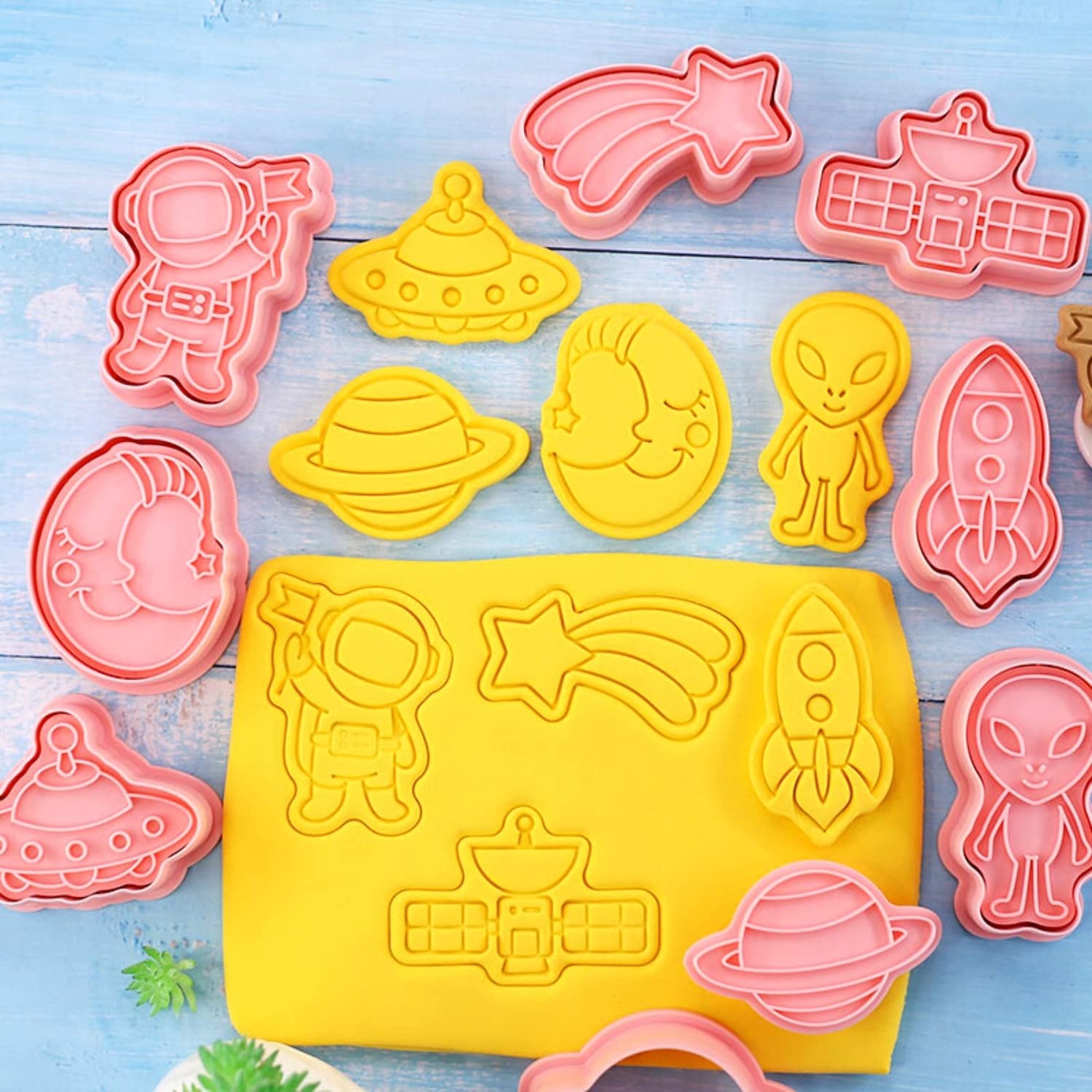 Crethinkaty Space Cookie Cutter-8 Plastic Cookie Stamp-Space Cartoon Fun Cookie Cutter Set, Children's Baking Set.