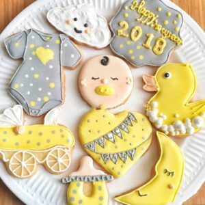 5 Pieces Baby Shower Cookie Cutters,Cute Shapes of Onesie, Bib, Plaque/Frame,Baby Bottle, Baby Carriage for Baby Showers, Reveal Parties with Receipe Book