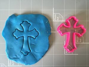 cross shaped cookie cutter
