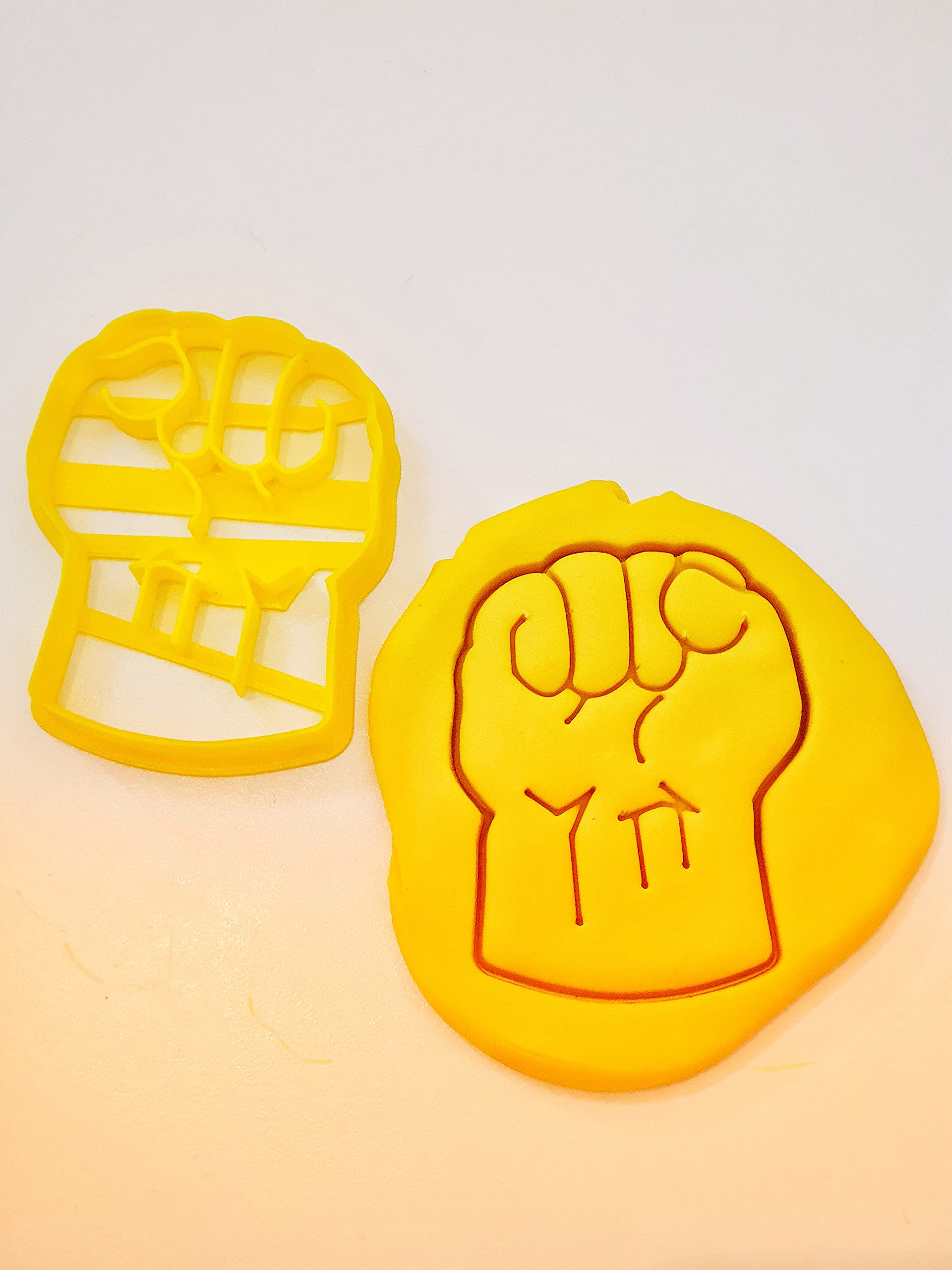 T3D Cookie Cutters Hulk Fist Cookie Cutter, Suitable for Cakes Biscuit and Fondant Cookie Mold for Homemade Treats, 2.74Inch x 3.42Inch x 0.55Inch