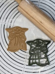 premium star wars exclusive the mandalorian baby yoda grogu with soup bowl cookie cutter mold 4-inch-scale produced by 3d kitchen art