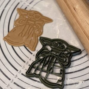 Premium Star Wars Exclusive The Mandalorian Baby Yoda Grogu With Soup Bowl Cookie Cutter Mold 4-Inch-Scale Produced by 3D Kitchen Art