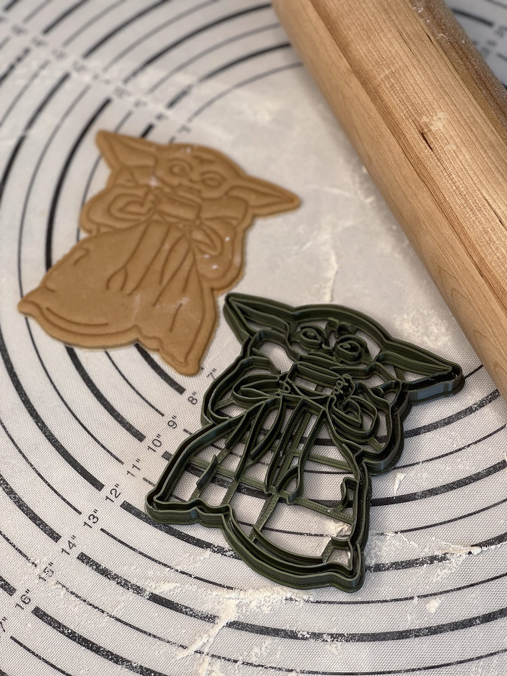 Premium Star Wars Exclusive The Mandalorian Baby Yoda Grogu With Soup Bowl Cookie Cutter Mold 4-Inch-Scale Produced by 3D Kitchen Art