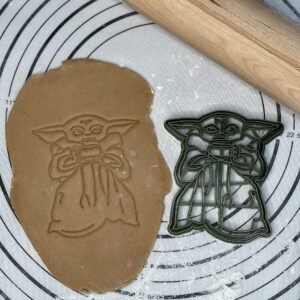 Premium Star Wars Exclusive The Mandalorian Baby Yoda Grogu With Soup Bowl Cookie Cutter Mold 4-Inch-Scale Produced by 3D Kitchen Art