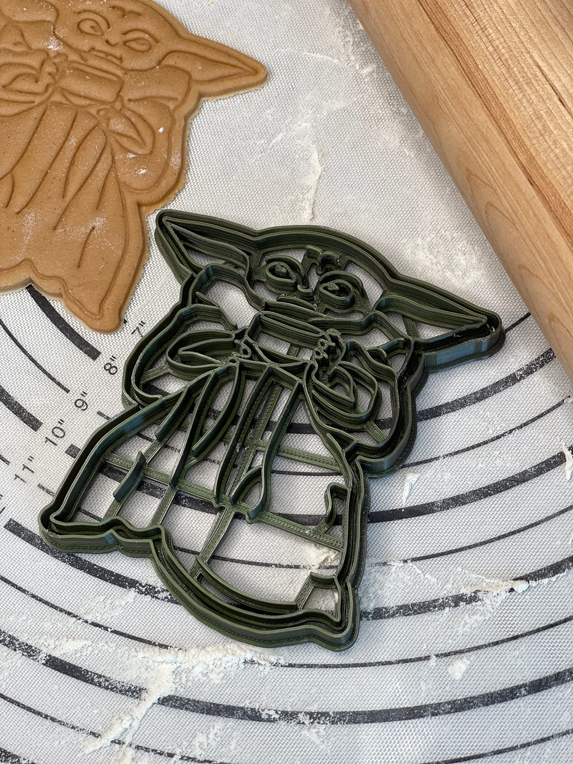 Premium Star Wars Exclusive The Mandalorian Baby Yoda Grogu With Soup Bowl Cookie Cutter Mold 4-Inch-Scale Produced by 3D Kitchen Art