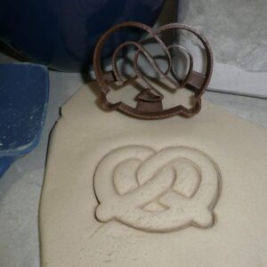 PRETZEL BAKED BREAD DOUGH TWISTED KNOT MOVIE CARNIVAL SNACK COOKIE CUTTER MADE IN USA PR2159