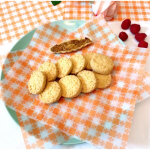 Suiwen 150pcs Orange and White Checkered Wax Paper Sheet for Food, Food Picnic Paper, Greaseproof Paper, Waterproof Dry Hamburger Paper Liners Wrapping Tissue for Plastic Food Basket (8.5 x 9.8 in)