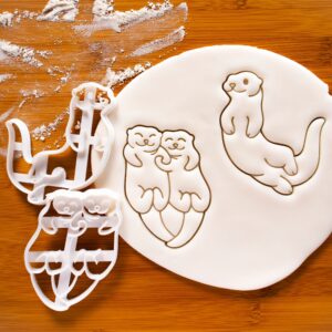 Set of 2 Otter cookie cutters (Design: Swimming Sea Otter and Otter Holding Hands), 2 pieces - Bakerlogy