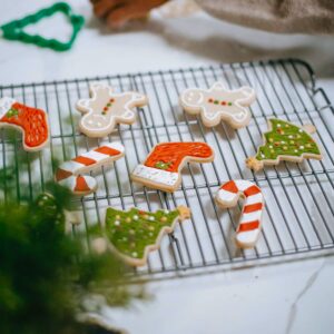 Christmas Cookie Cutters, 10 pieces Large Metal Cookie Cutters Shape - Gingerbread Man, Snowflake, Snowman, Christmas Tree, Bell, Reindeer & More for Holiday, Stainless Steel