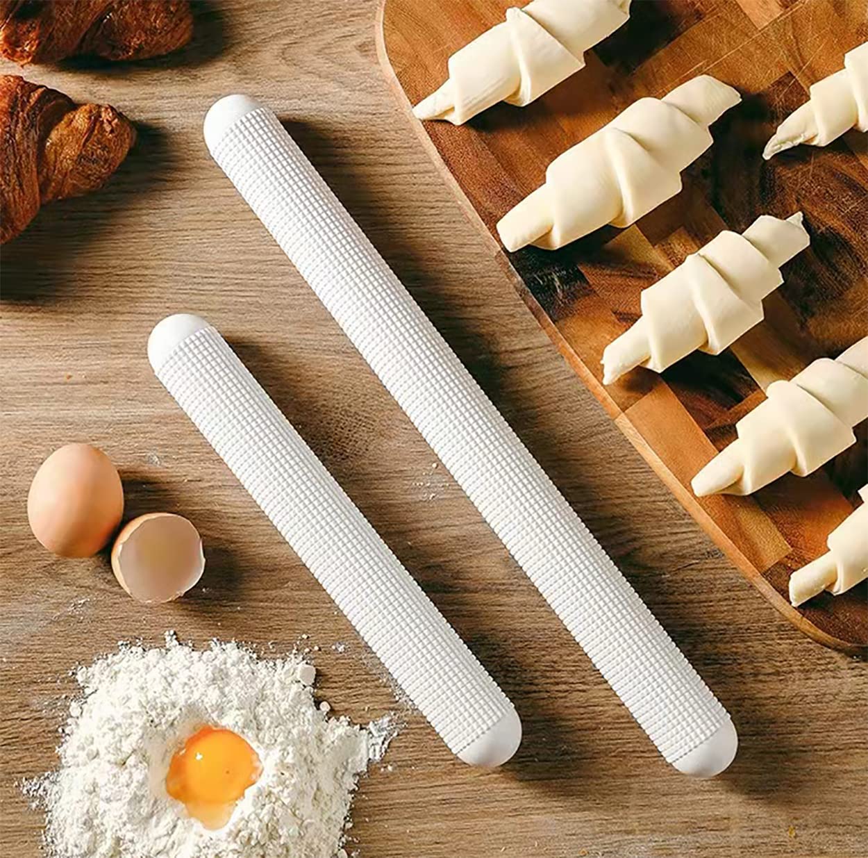 Tinkeep Plastic Rolling Pin for Baking Dough Roller Pin Nonstick Kitchen Rolling Pin for Cake Bread Pizza Dishwasher Safe Floating Point Design 14.5-Inch,9.8-Inch(2 Pack)