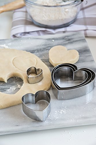 Fox Run Heart Shaped Cookie Cutters, 5-Piece Set with Storage Tin Included, Stainless Steel