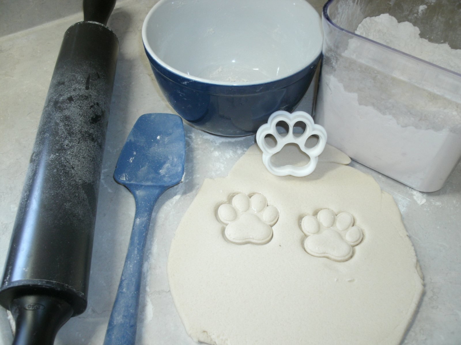 PAW PRINT DOG CAT PET BIRTHDAY SMALL COOKIE CUTTER MADE IN USA PR744