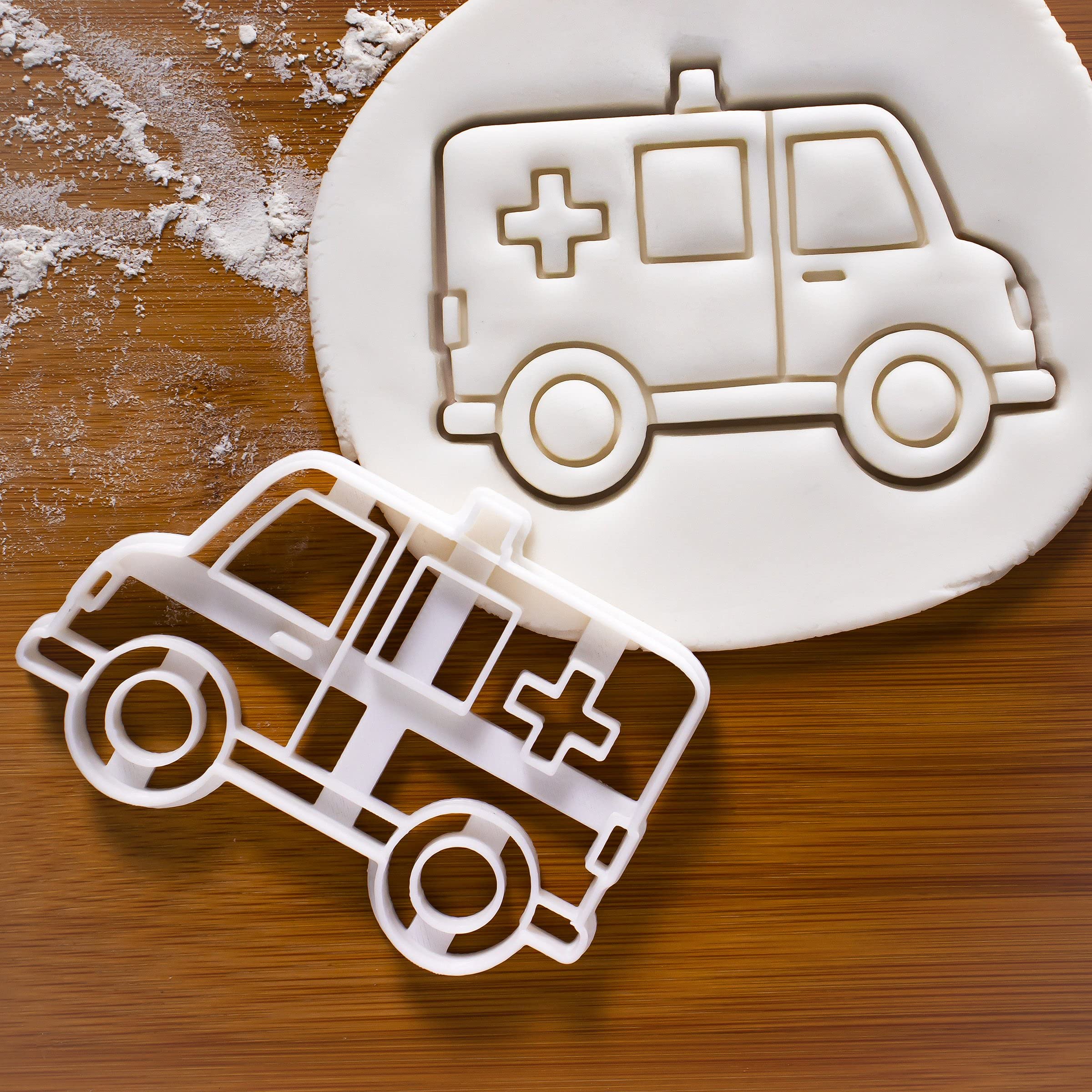 Ambulance cookie cutter, 1 piece - Bakerlogy