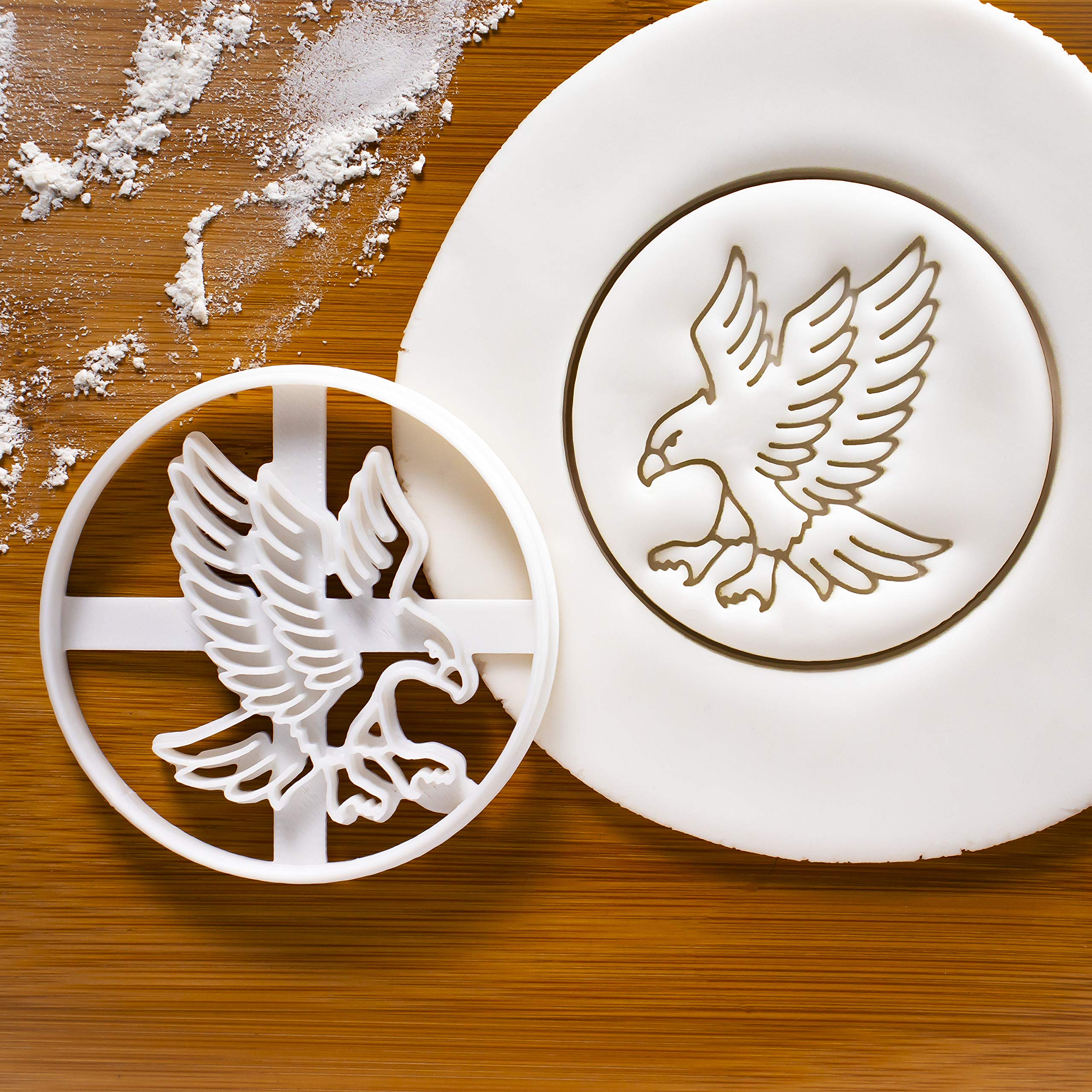 Hawk Swooping cookie cutter, 1 piece - Bakerlogy