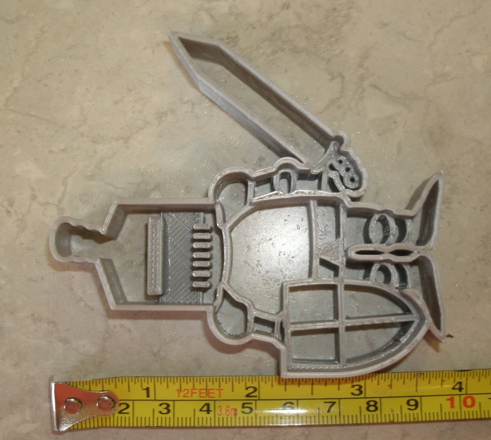 KNIGHT IN SHINING ARMOR WITH SWORD RENAISSANCE MEDIEVAL MIDDLE AGES COOKIE CUTTER MADE IN USA PR776