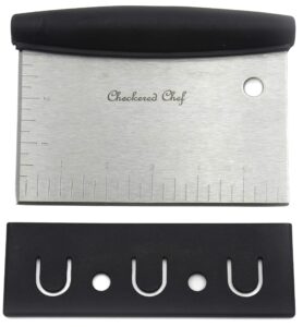 checkered chef dough scraper - stainless steel kitchen bench scraper, icing smoother & food chopper - pizza, vegetable and pastry cutter w/protective plastic cover﻿