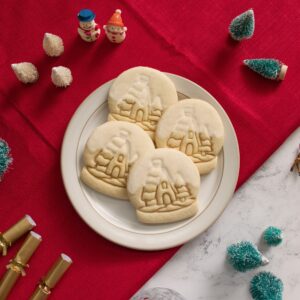 Set of 3 Christmas themed cookie cutters (Designs: Santa Claus, Snow Globe, and Snowman), 3 pieces - Bakerlogy