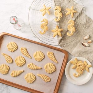 Set of 4 Shells cookie cutters (Designs: Seashell, Corkscrew, Starfish and Seahorse), 4 pieces - Bakerlogy