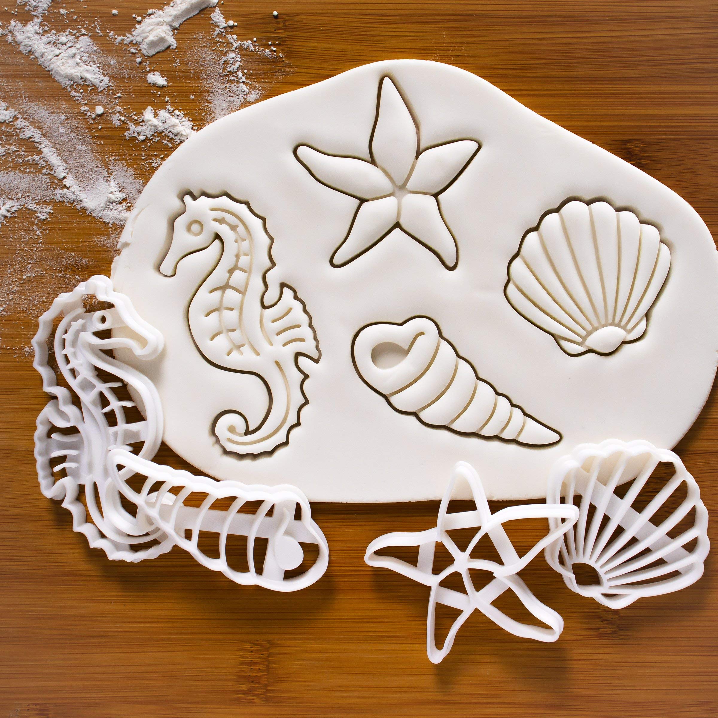 Set of 4 Shells cookie cutters (Designs: Seashell, Corkscrew, Starfish and Seahorse), 4 pieces - Bakerlogy