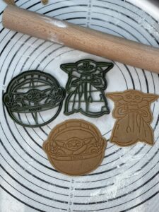 premium star wars set of 2 baby yoda grogu cookie cutter’s & molds 4.5" produced by 3d kitchen art