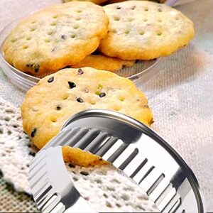 Xoutuo Fluted Edge Round Cookie Biscuit Cutter Set 12, Metal Circle Biscuit Cutters Set, Wave Pastry Donut Doughnut Cutter Set Serrated Round Fondant Cake Cookie Cutters