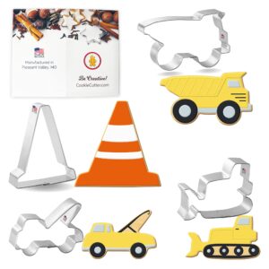 foose cookie cutter 4 piece construction set bulldozer, dump truck, tow truck, traffic cone usa