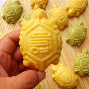 BYNNIX Mooncake Mold, Wooden Moon Cake Mold 3D Flower Pastry Baking Tool for Making Mung Bean Ice Skin