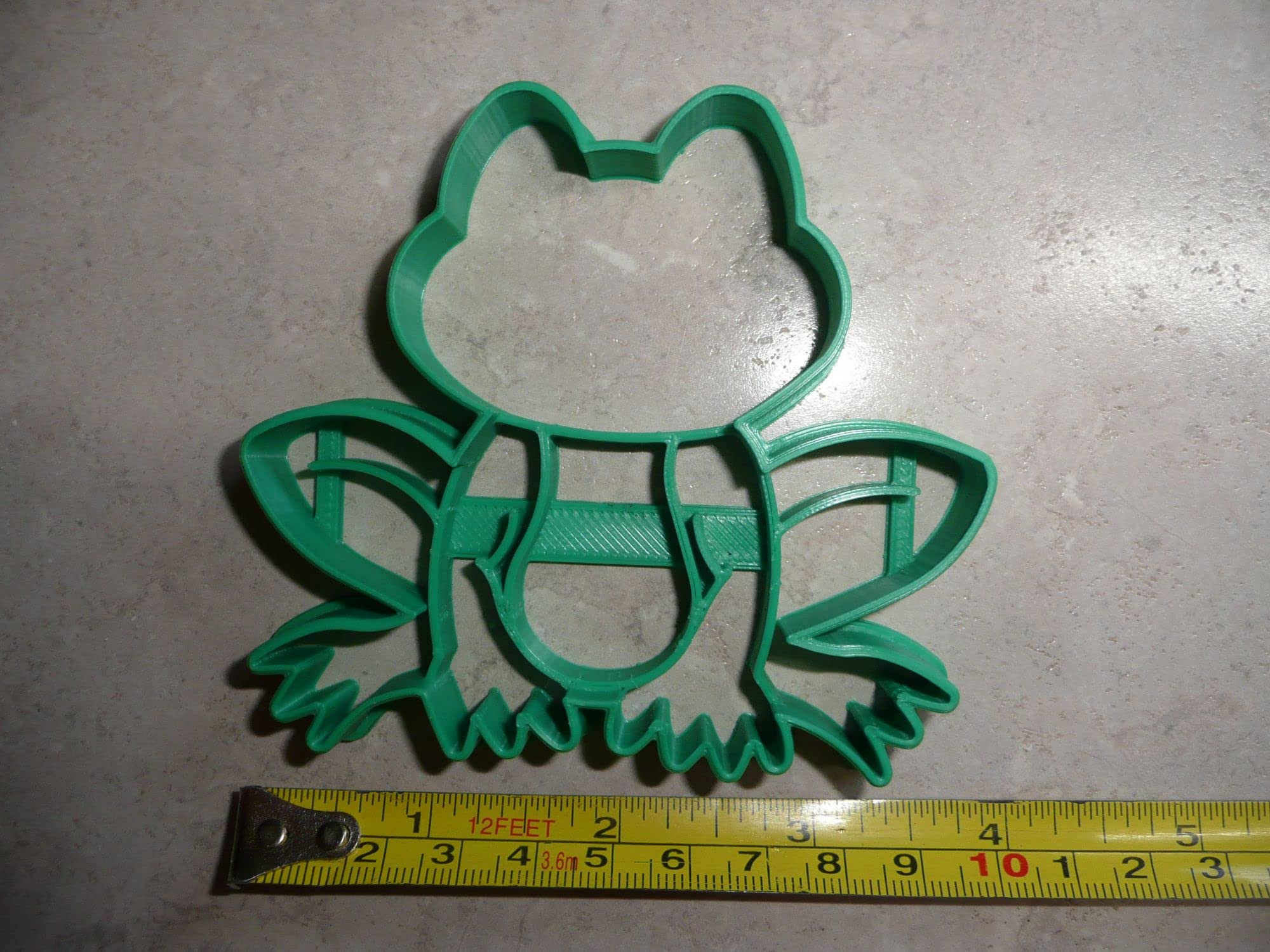 FROG WITH DETAIL AMPHIBIAN COOKIE CUTTER MADE IN USA PR4460