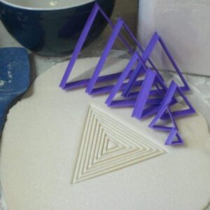 TRIANGLE SHAPE FRAME SET OF 8 SIZE COOKIE CUTTERS USA PR756