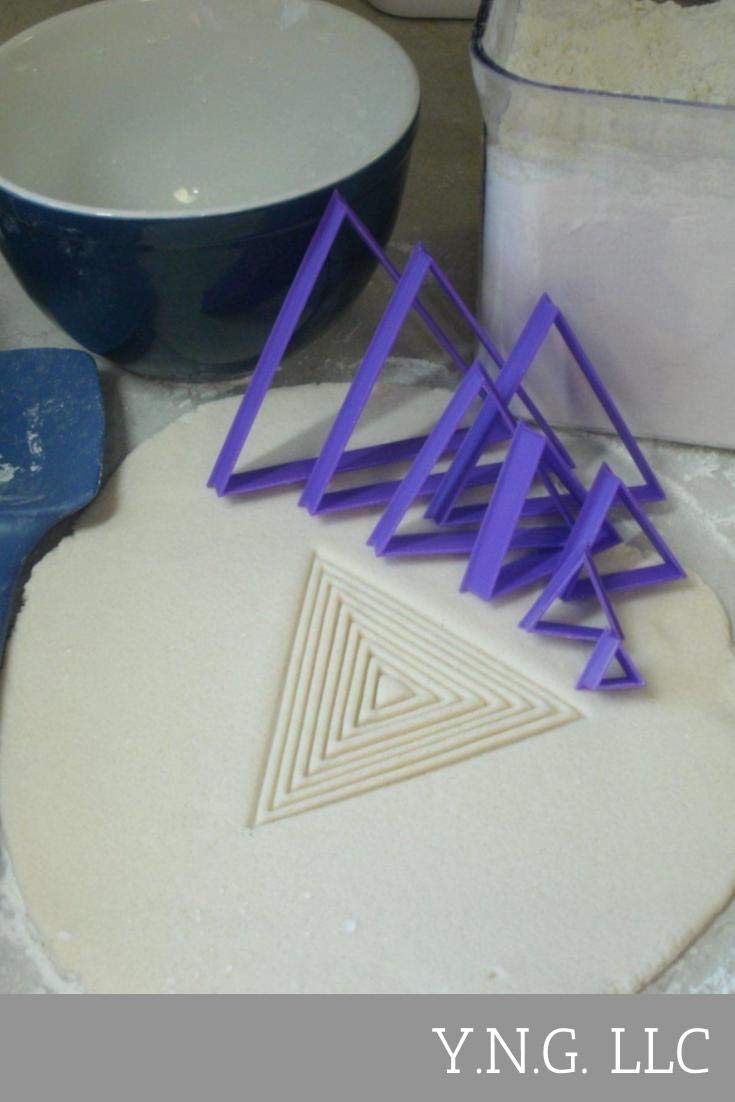 TRIANGLE SHAPE FRAME SET OF 8 SIZE COOKIE CUTTERS USA PR756