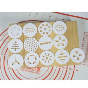 Cookie Press Gun Kit Good Grips Cookie Press Storage Case Baking Tool with 13 Disc Shapes Cookies Maker Set and 6 Icing Tips for DIY Biscuit Maker and Cake Decoration, Clear