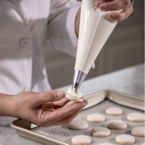 Angel Bake Silicone Mat - Two mats, 0.7 mm thick for even heat distribution and extended durability.