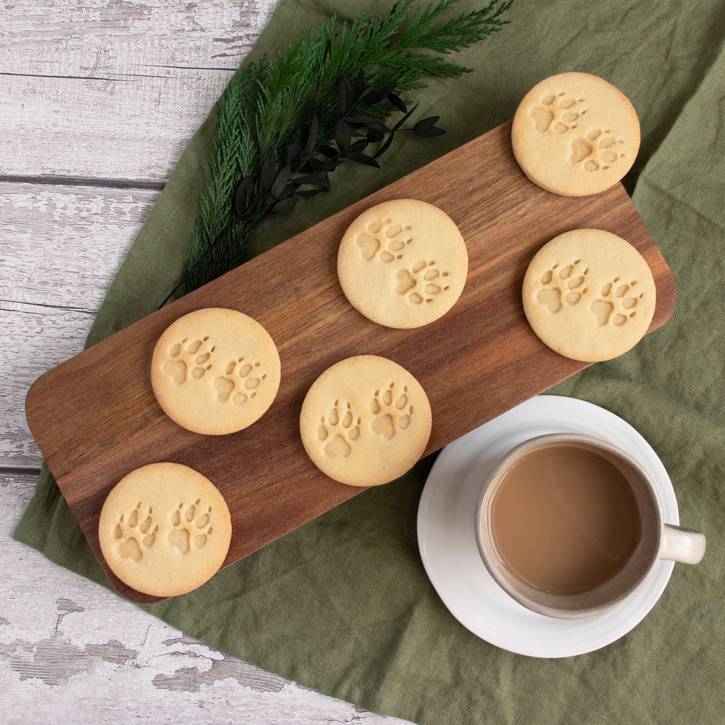 Set of 2 Wolf cookie cutters (Designs: Howling Wolf and Wolf Paw Prints), 2 pieces -Bakerlogy