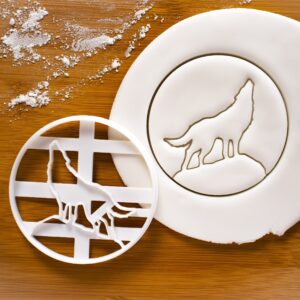 Set of 2 Wolf cookie cutters (Designs: Howling Wolf and Wolf Paw Prints), 2 pieces -Bakerlogy