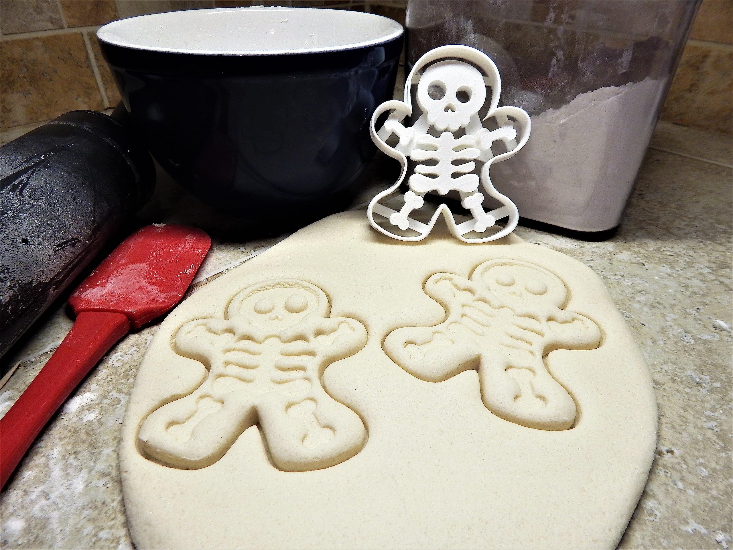 GINGERBREAD SKELETON MAN BODY BONES HALLOWEEN COOKIE CUTTER MADE IN USA PR113