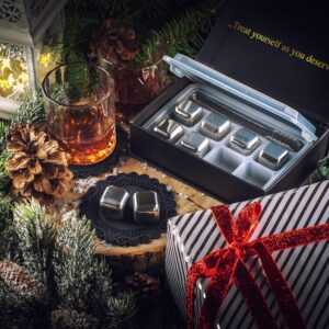 𝗕𝗘𝗦𝗧 𝗚𝗜𝗙𝗧: Exclusive Whiskey Stones Gift Set - High Cooling Technology - Reusable Ice Cubes - Stainless Steel Whisky Rocks - Whiskey Gifts for Men - Regalos para Hombre - Coasters + Ice Tongs