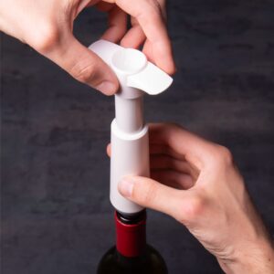 Vacu Vin Wine Saver Pump White with Vacuum Wine Stopper - Keep Your Wine Fresh for up to 10 Days - 1 Pump 1 Stopper - Reusable - Made in the Netherlands