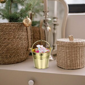 DOITOOL 10pcs Gold Bucket with Handle Plastic Candy Cookie Barrel Plastic Goody Bucket 5. 5x5. 5x5. 5cm Snack Cookie Bucket for Birthday Picnic Party Favors Organizing Decorations