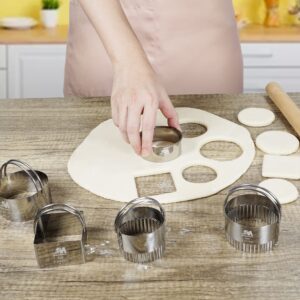 M JNGMEI 4 Pieces Stainless Steel Cookie Cutter Set 2.25inch, 2.75inch, 3.25inch,3.5inch Biscuit Plain Edge Round Cutters Sizes Shape Molds GIFT PACKAGE