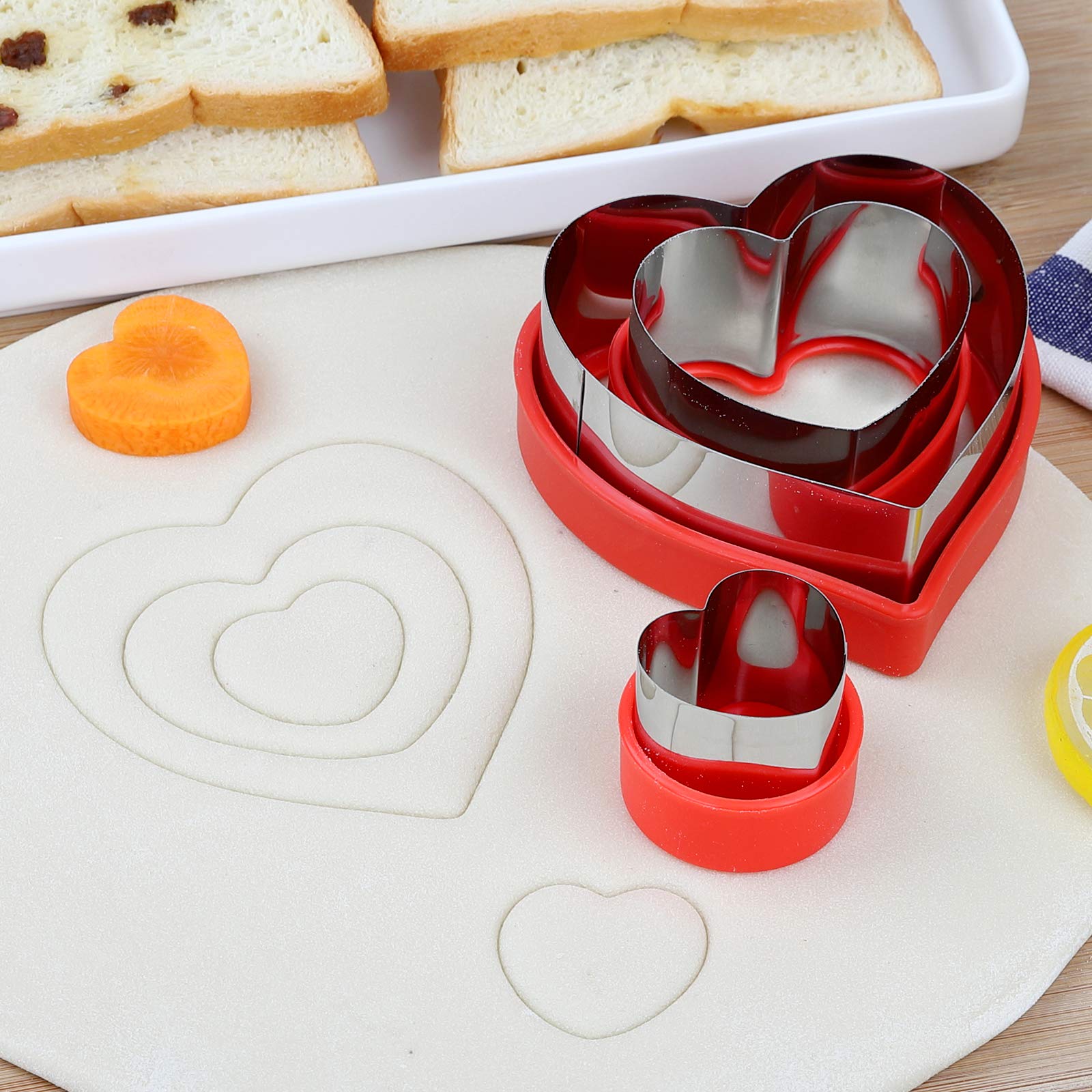 Love Heart Shape Cookie Cutters, Baking Vegetable Shape Cutters, Mini & Medium & Large Cookie Cutters,The Valentine’s Day Cookie Cutters with Red Color Biscuit Molds Fondant Cake Cookie Cutter Set