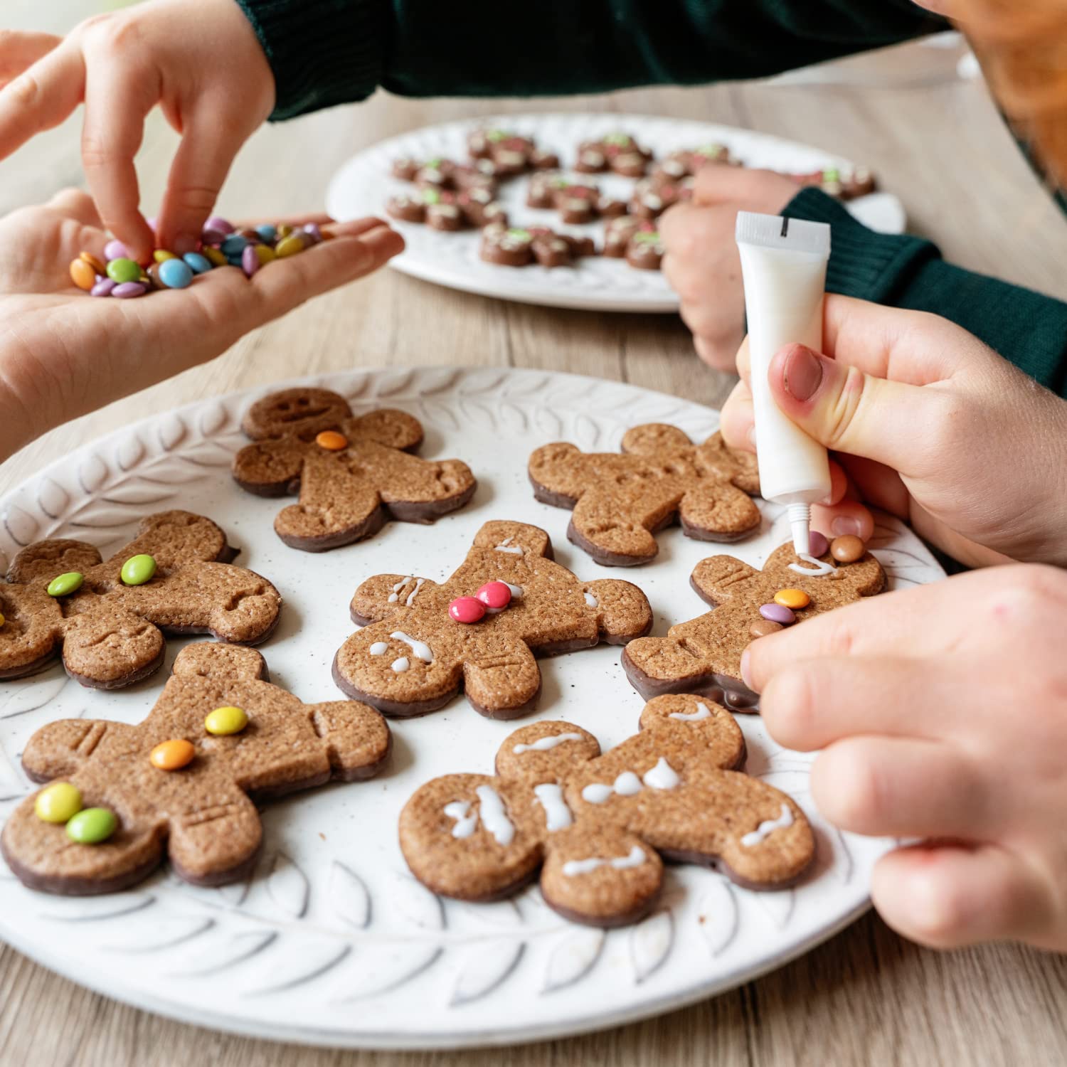 Gingerbread Man Cookie Cutters Set, 3 PCS Gingerbread Man Biscut Cutters Set Stainless Steel Christmas Cookie Cutters with Red Environmental PVC - 5.3/4.5/3.5IN