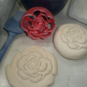 YNGLLC LOVE THEMED HEART ROSE DESIGNS SET OF 2 CONCHA CUTTERS MEXICAN SWEET BREAD STAMP MADE IN USA PR1632, Red