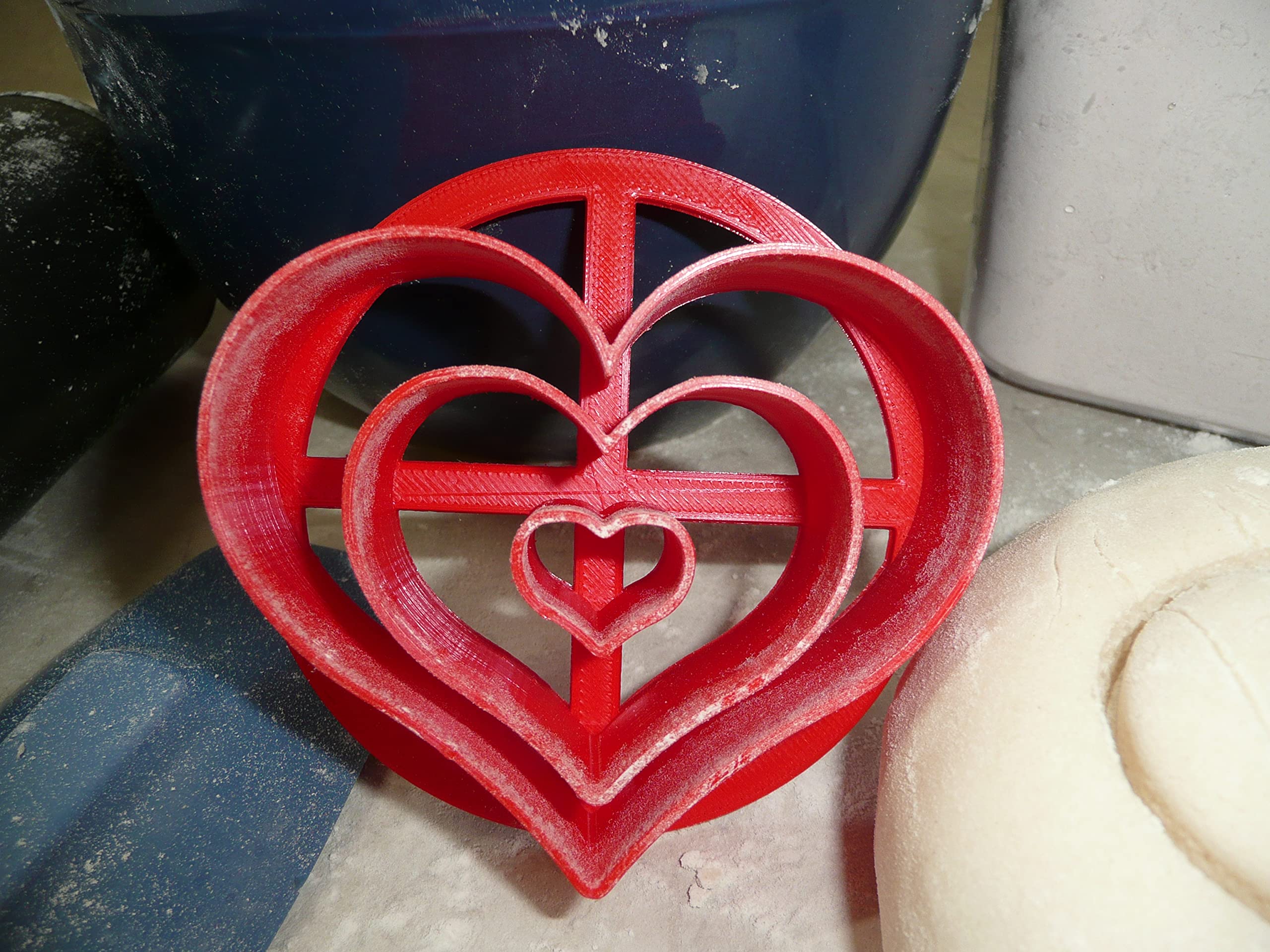 YNGLLC LOVE THEMED HEART ROSE DESIGNS SET OF 2 CONCHA CUTTERS MEXICAN SWEET BREAD STAMP MADE IN USA PR1632, Red